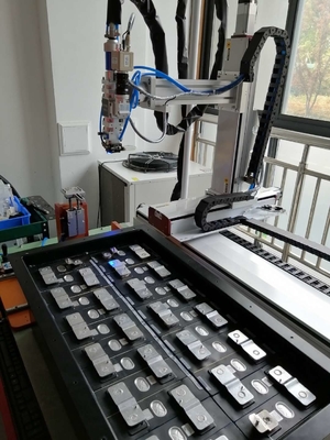 Mesin Solder Laser Paket Baterai Prismatik Otomatis 2000W 1000 * 800mm Meja Kerja
